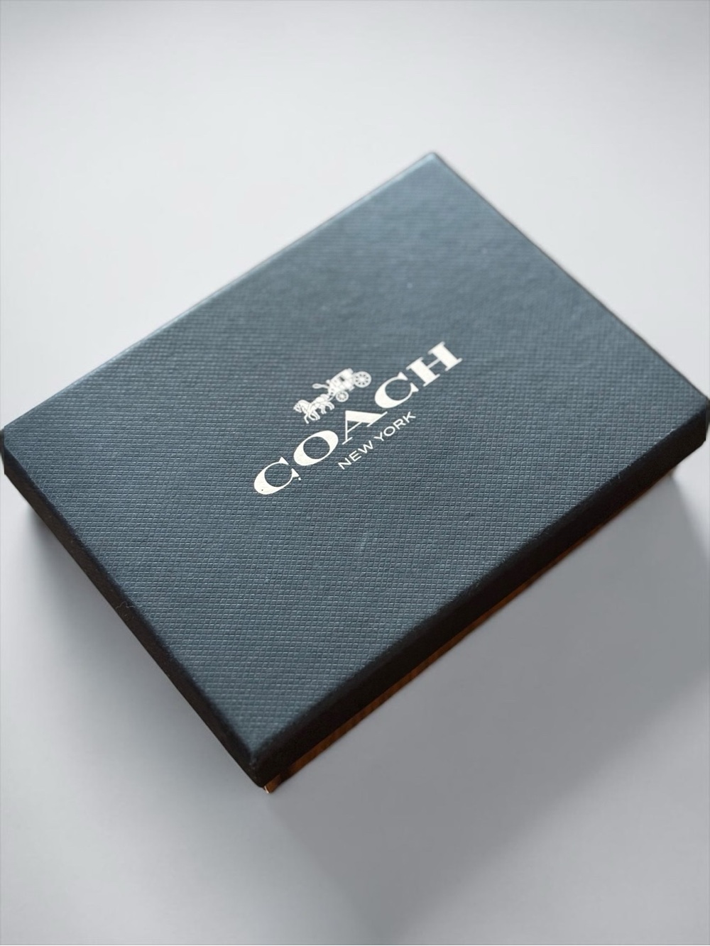 COACH Mini ID Skinny Case in Gold Glitter (NWOT) - Picture 5 of 5